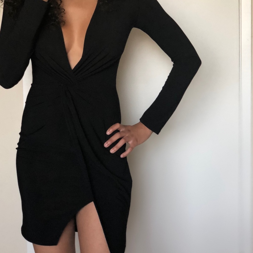 Black Dress With a Twist - Picture 2 of 7